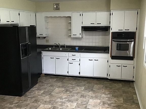 3rd image of 6095 N Victoria Dr