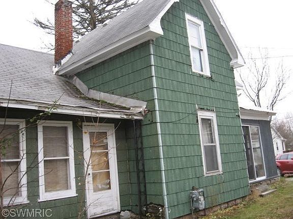 2nd image of 311 E Broadway Ave