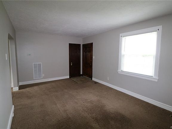 3rd image of 7325 Barnette Ave