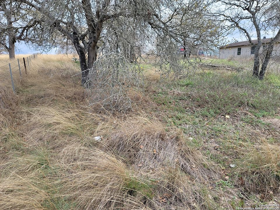 2nd image of 522 LAZY OAK LN