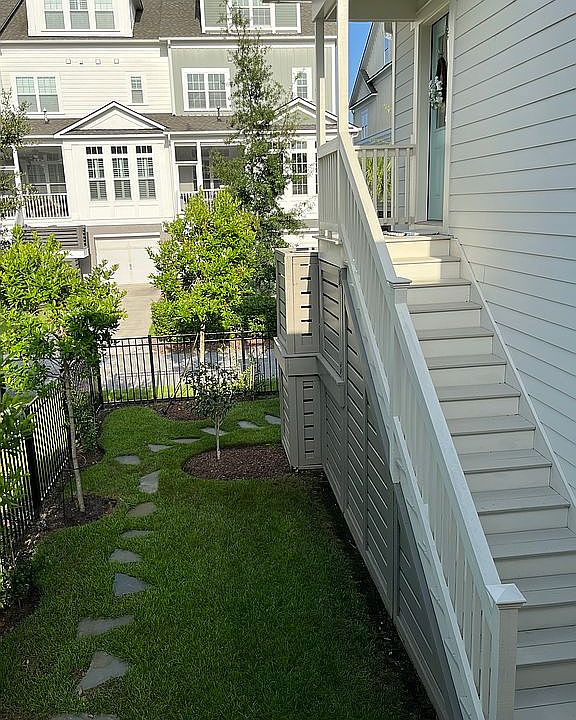 2nd image of 1651 Pierce St