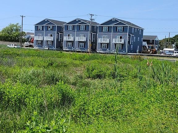 2nd image of 207 Beach Rd #D-1