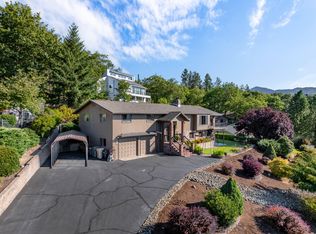 1730 NW Crescent Dr, Grants Pass, OR 97526