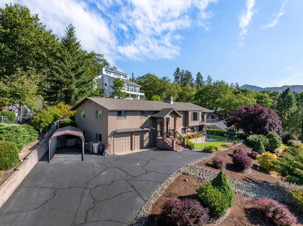 1730 NW Crescent Dr, Grants Pass, OR 97526