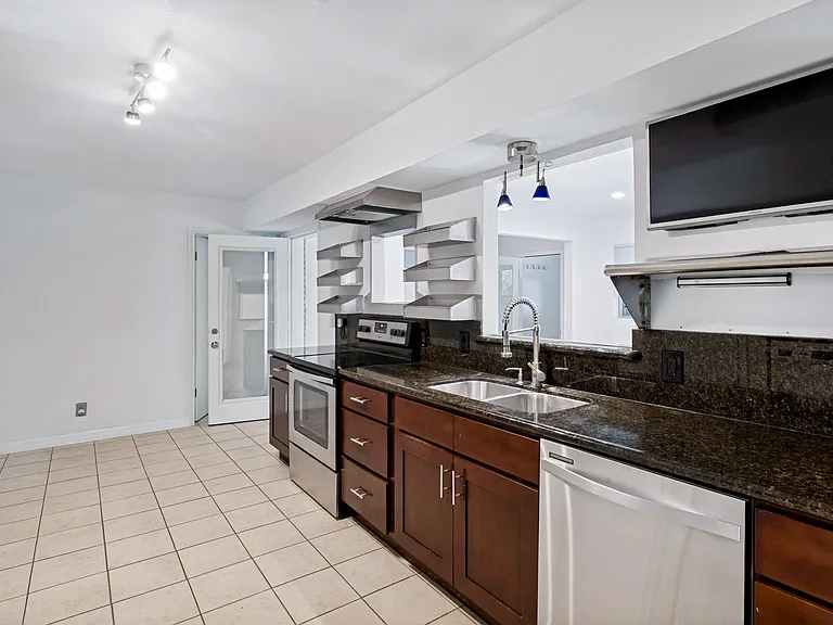 6406 Chesley Ln — Photo 8