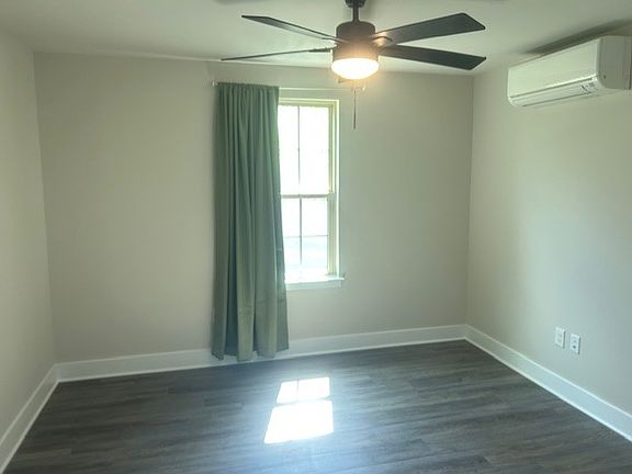 4th image of 9515 Broad Oaks Ln #1