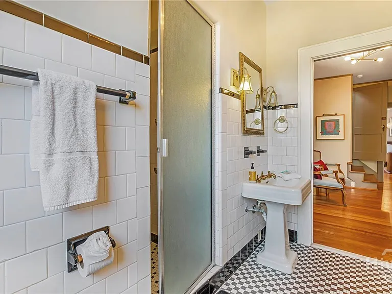 624 E Victory Dr — Photo 27
