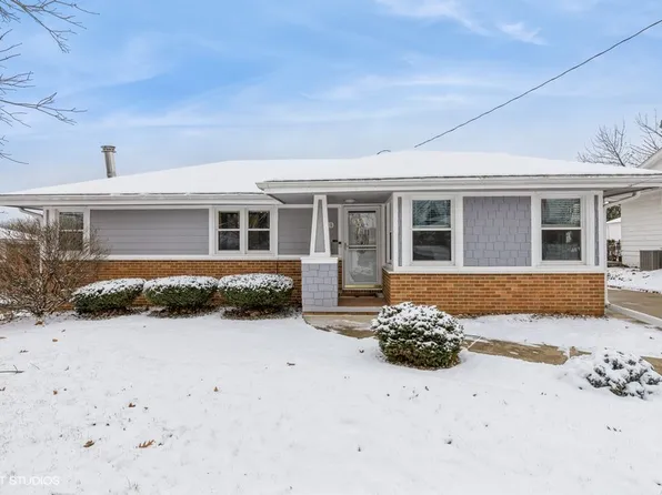 7206 Maple Dr, Urbandale, IA 50322