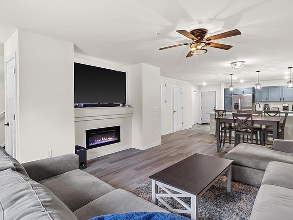 3rd image of 405 Emily Road #3