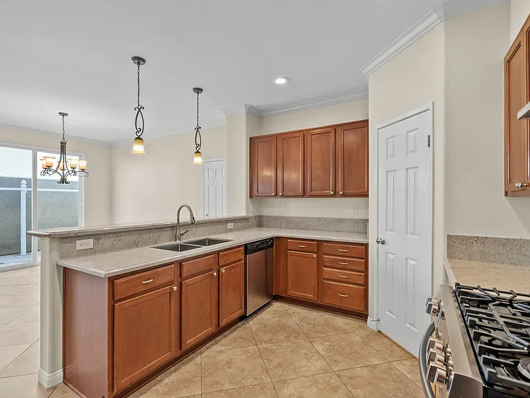 2658 Greenwood Ct — Photo 18