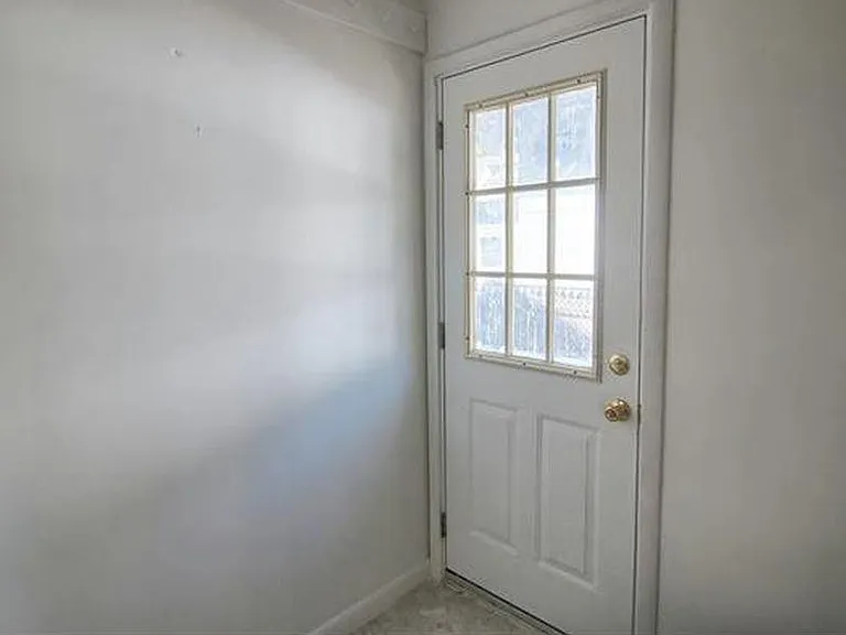 555 E Breckenridge St — Photo 12