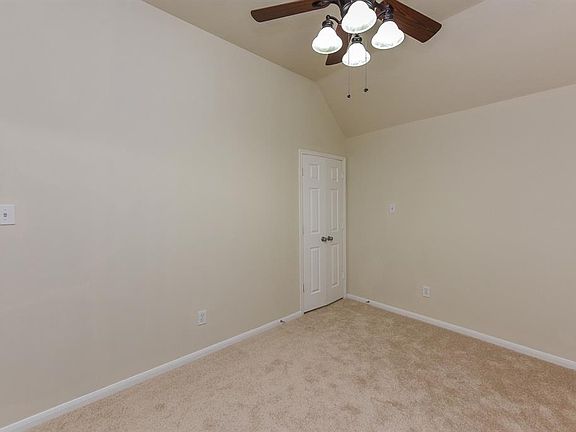 4th image of 2618 Crestwood Dr
