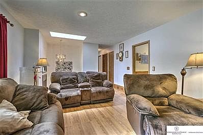 5th image of 7719 Park View Blvd