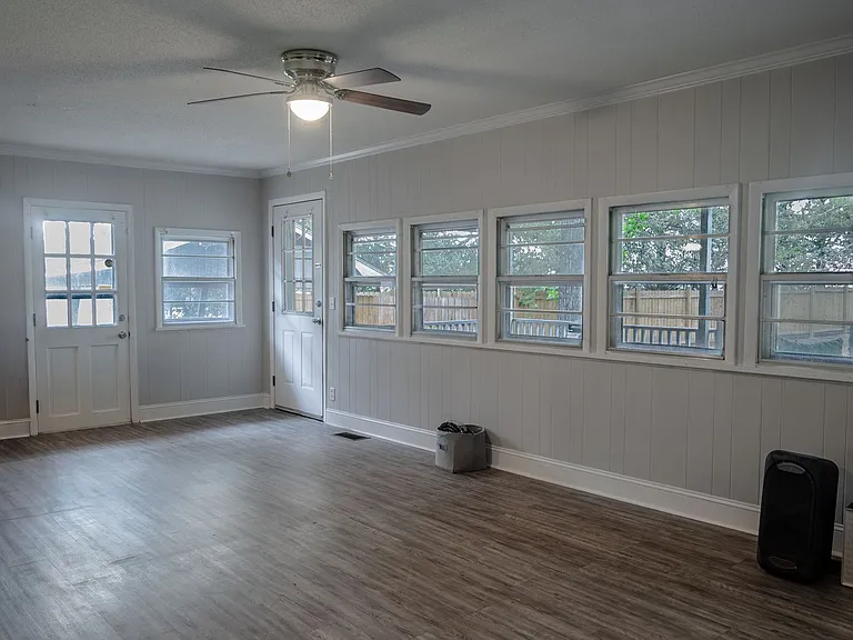 411 College Blvd — Photo 10