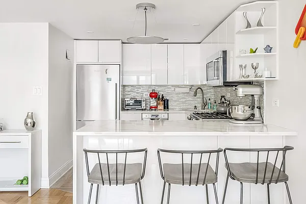 Sold by Compass | media 1