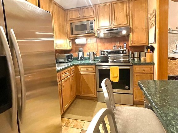 4th image of 2333 N Neva Ave #212