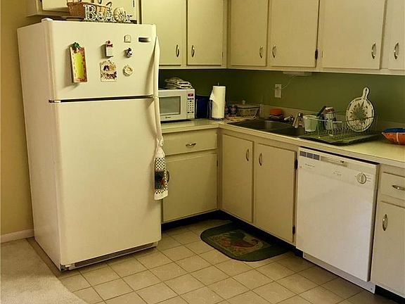 2nd image of 1929 NE Collins Cir #11-1