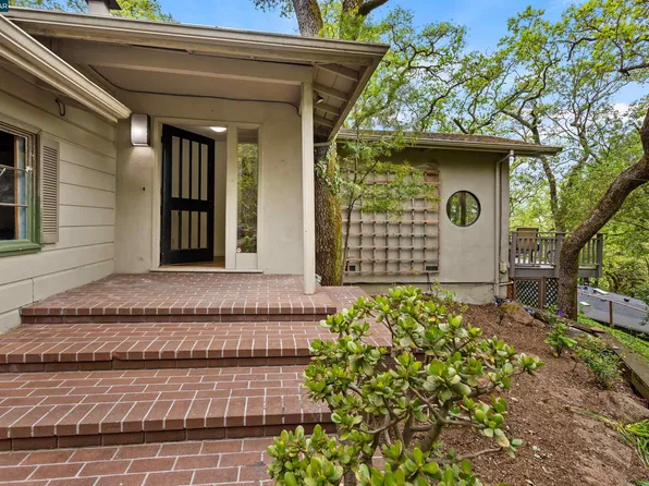 8 Mountain View Pl, Lafayette, CA 94549