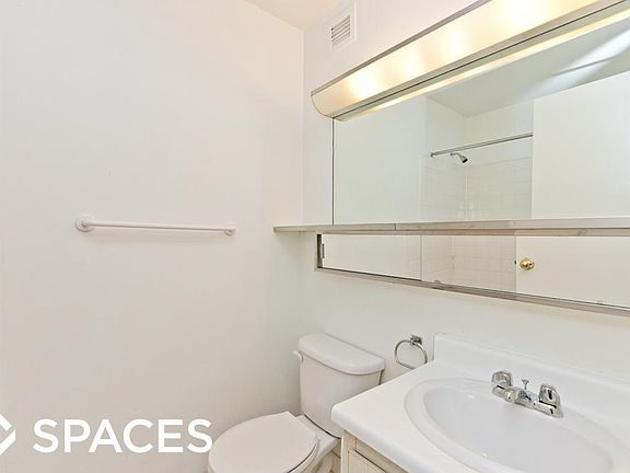 4th image of 4343 N Clarendon Ave APT 2708A