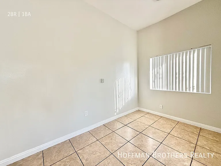 851 W 93rd St #A — Photo 5