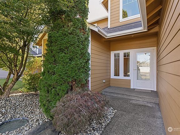 2nd image of 2845 Haig Drive SE