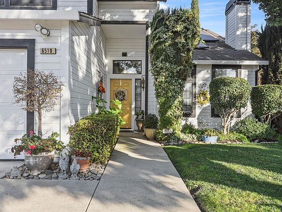 3rd image of 6510 Mount Bachelor Ct