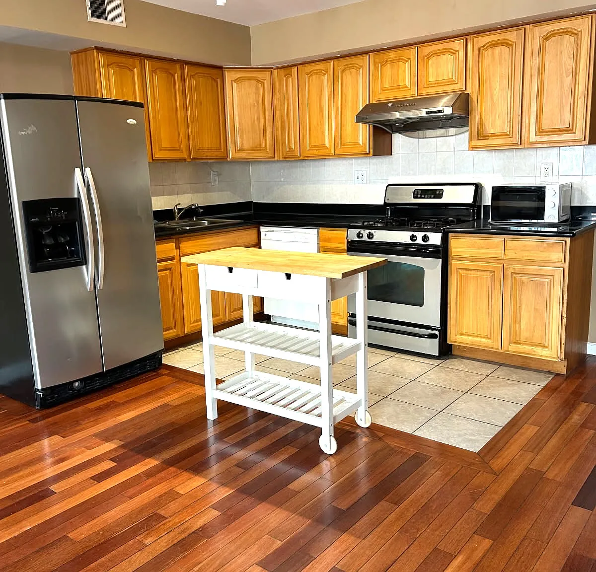 3 bed, 1726 sqft, $2,600 — Photo 1