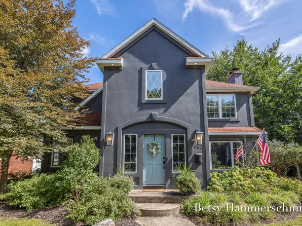 950 Bellclaire Ave SE, East Grand Rapids, MI 49506