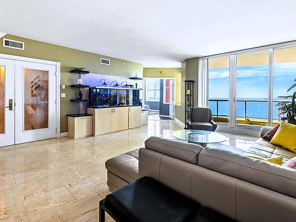 4th image of 2110 N Ocean Blvd #18A