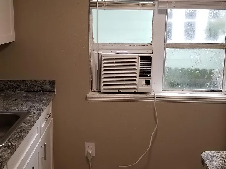 317 E Tarpon Ave — Photo 12