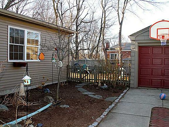 4th image of 155 Waterman Ave