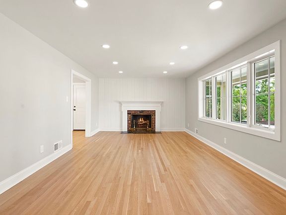 2nd image of 3667 N Harrison St