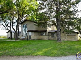 1104 V Rd, Eureka, KS 67045