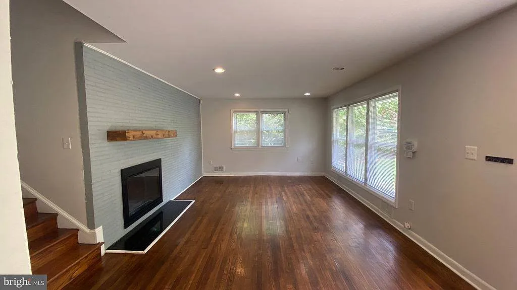 4 bed, 2.5 bath, 1750 sqft, $3,200 — Photo 2