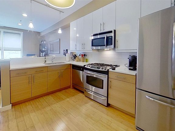 3rd image of 1325 Adams St #202