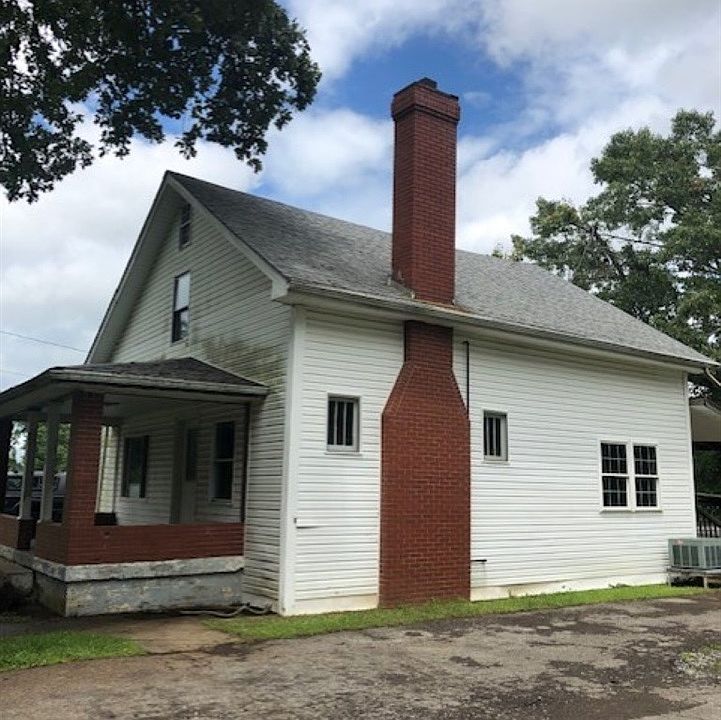 2nd image of 1368 Jones St