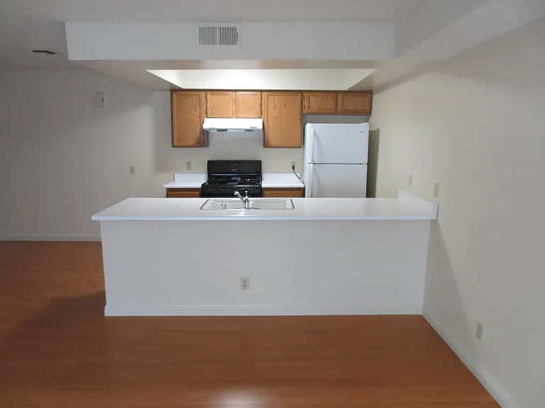 10611 Moorpark St — Photo 10