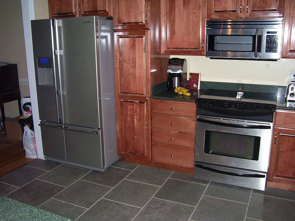 New Kitchen w/all Stainless Steel Appliances