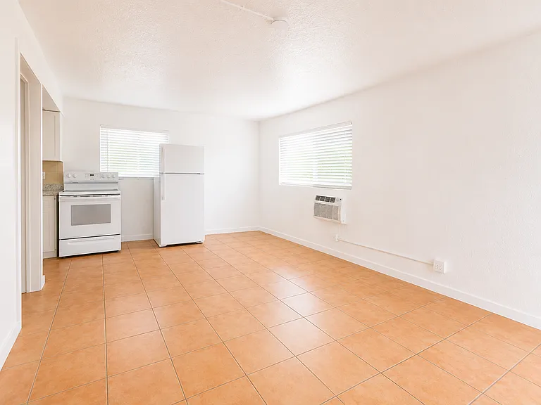 Pompano Gardens — Photo 10