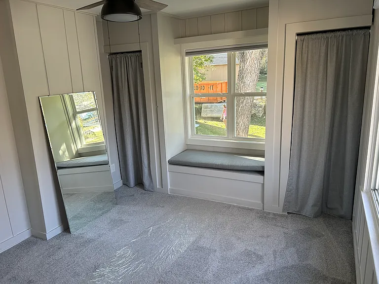 Upstairs bedroom.