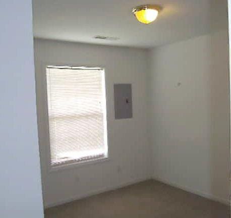 4th image of 313 E Elm St