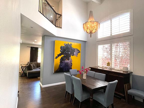 entry room (used as dining room)