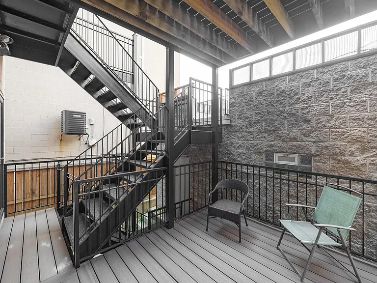 1333 W Walton St #2 — Photo 33