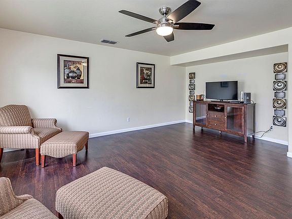 5th image of 10106 Clairina Way