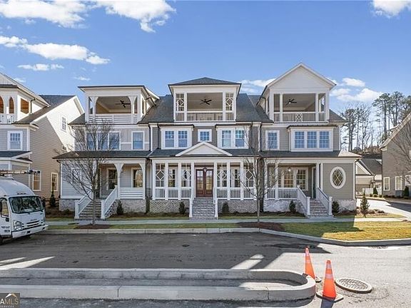 2nd image of 525 Groover St