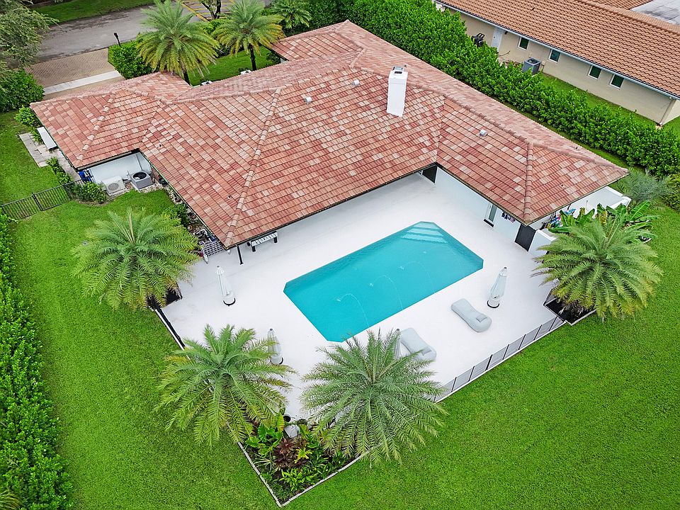 1st image of 2804 Banyan Boulevard Circle NW