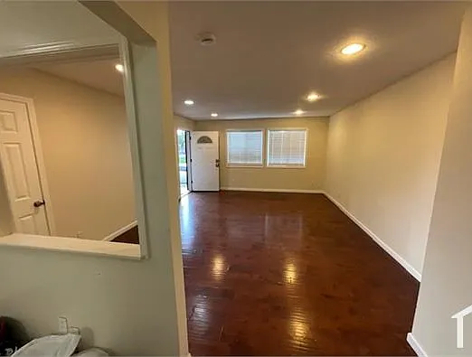 9866 Bancroft Ave — Photo 9