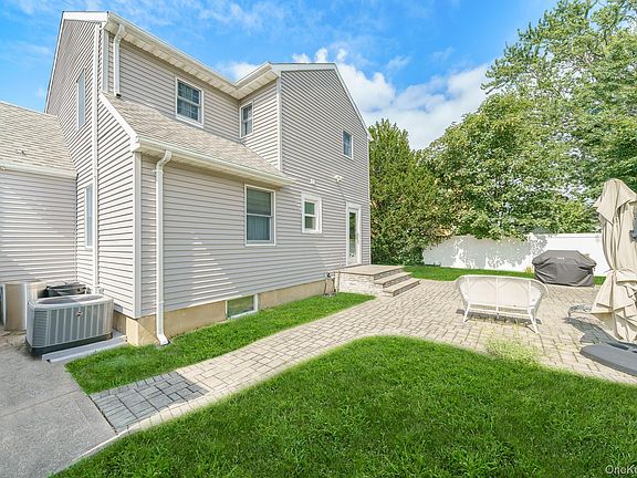 5th image of 219 Leonard Street