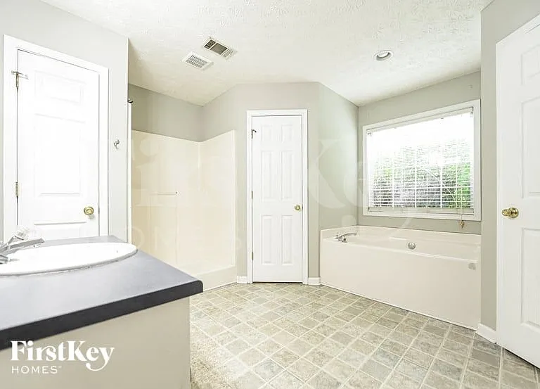 80 Pebble Ln — Photo 8