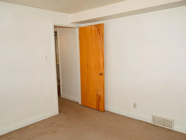 1586 E Blaine Ave — Photo 11
